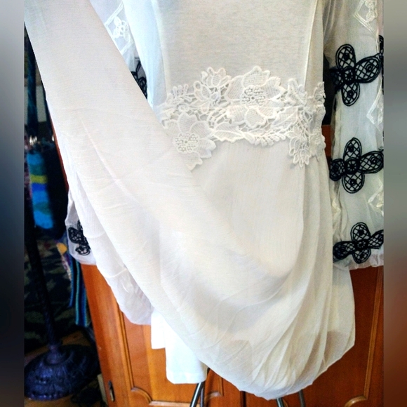 Pretty Angel Dress in Black and White - Picture 4 of 9